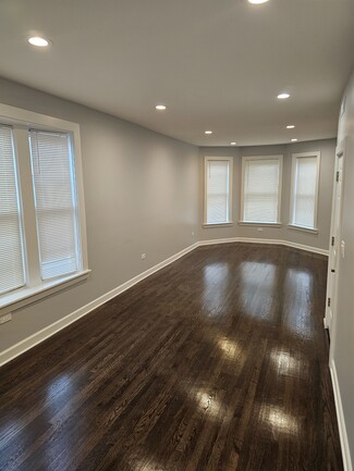7627 S King Dr Unit 2, Chicago, IL 60619