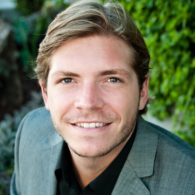 Agent Photo