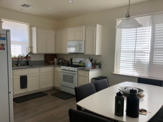 4443 Silver Cedar Ln, Sacramento, CA 95834 - photo 3