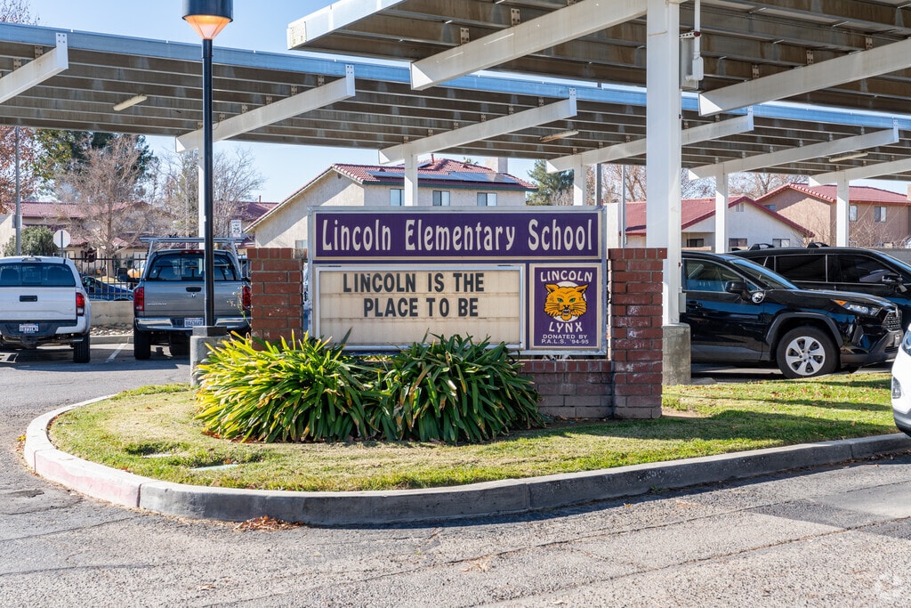 Lincoln Elementary School is located at 44021 15Th St. E., Lancaster, CA 93535.