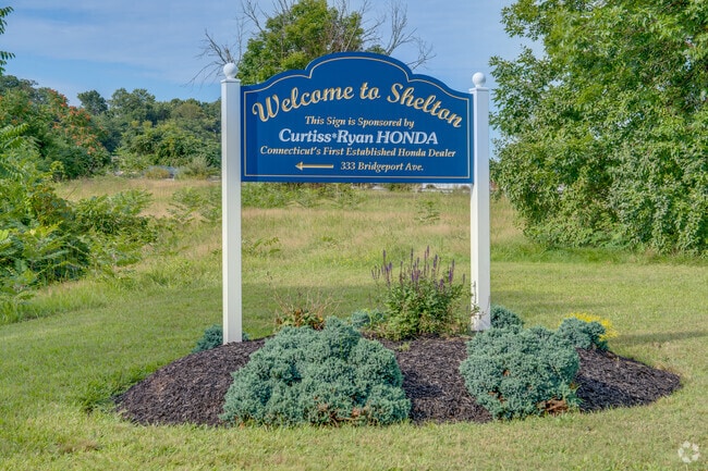 The neighborhood of Shelton offers a small town feel with a bustling sense of community.