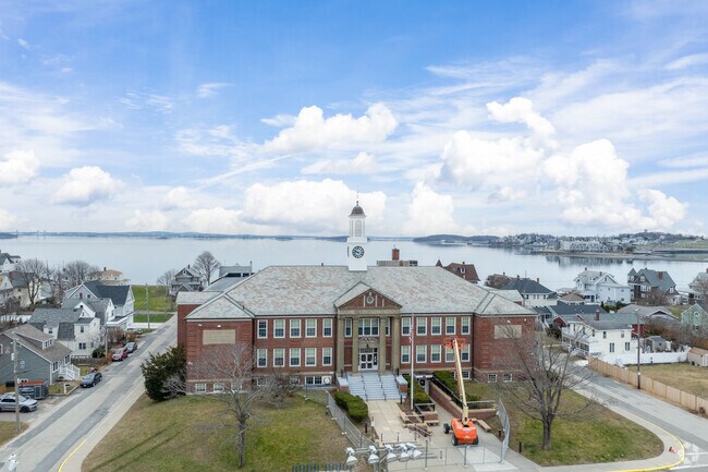 Hull Memorial Middle School got a B- for diversity by Niche.