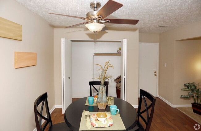 English Village Apartments, Indianapolis, IN 46239 - photo 6