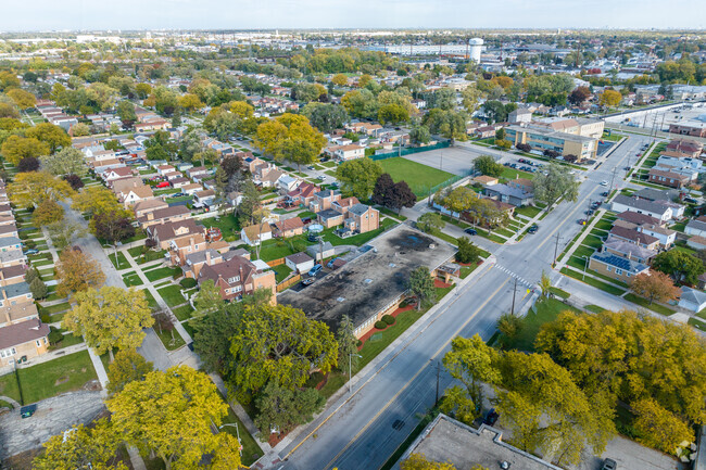 Meca Elementary School is conveniently located in a residential area.