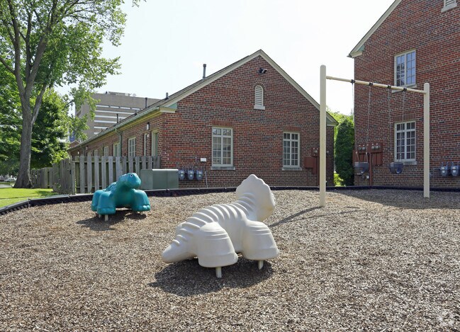 Uptown Square Apartments, Memphis, TN 38105 - photo 5