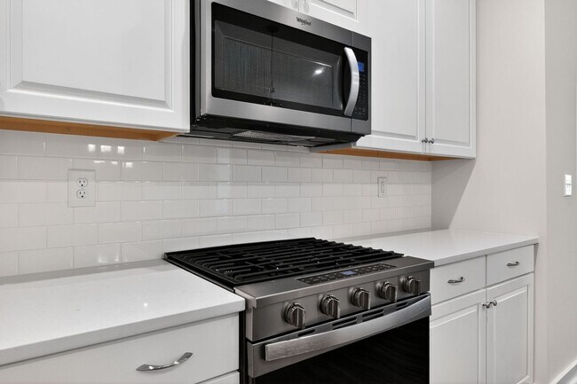 3154 Finchborough Ct, Charlotte, NC 28269 - photo 3