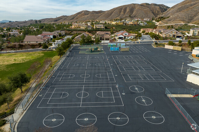 Chapman Heights Elementary provides a safe, positive, and nurturing environment for