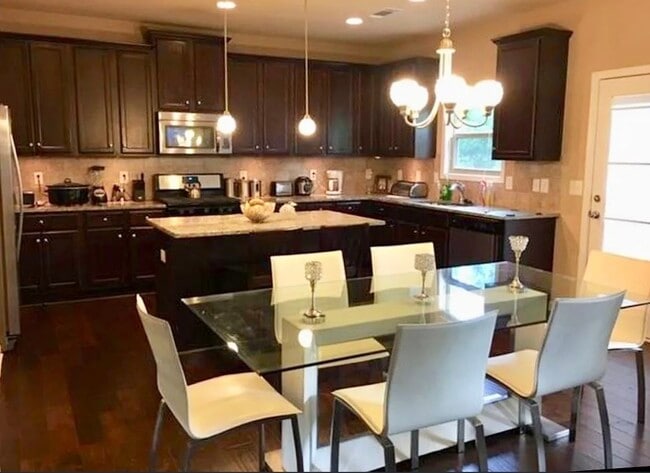 3911 Kingfisher Dr, Atlanta, GA 30349 - photo 4