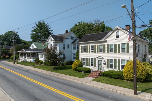 Areas of Bridgeville have sidewalks for safely walking around the neighborhood.