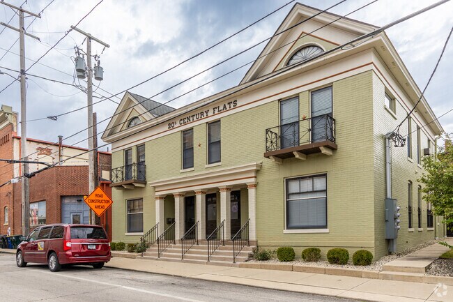 Many residents living in the Downtown Muncie area also live in condos or flats.