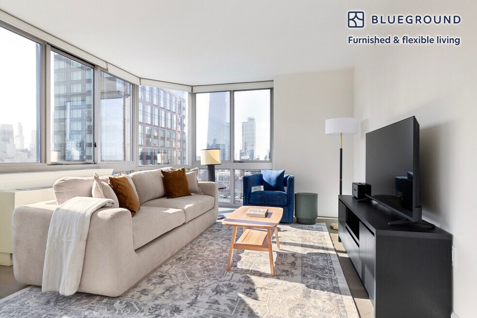 561 10th Ave unit FL31-ID2086, New York, NY 10036 - photo 1