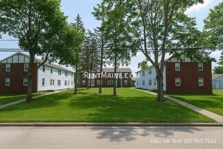 13 Hemlock St, Bangor, ME 04401