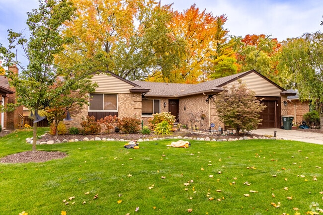 Carriage Hills has several single-family homes with large front yards and nice curb appeal.