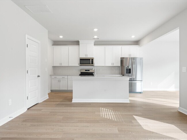 928 Penfold Point, Wellford, SC 29385 - photo 5