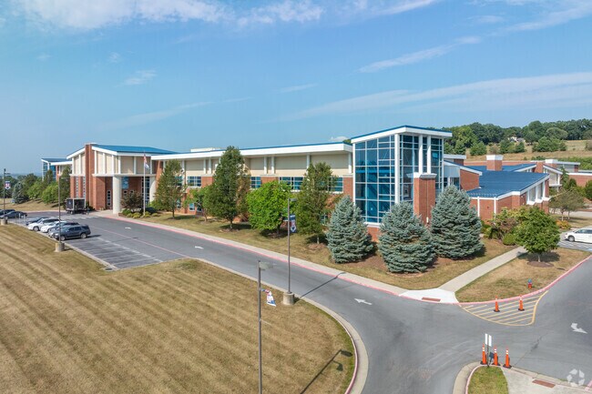 Harrisonburg High School has a student teacher ratio of 15:1.