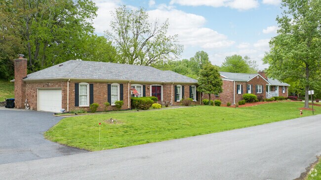 Many of the homes in the Bashford Manor neighborhood are Ranch Style.