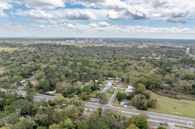 Midtown West is conveniently located minutes from Florida's Capitol and downtown Tallahassee.