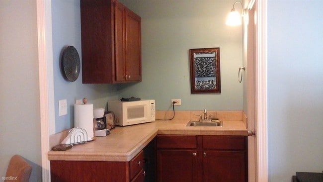 Waikiki Whale Watcher Apts., Honolulu, HI 96815 - photo 6