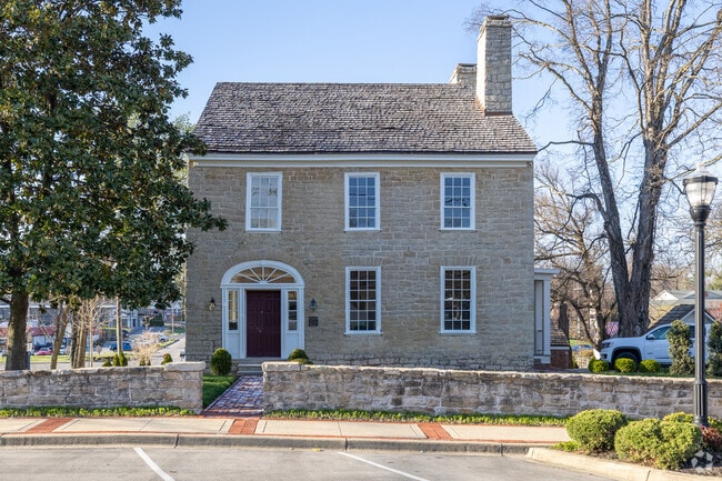 This is one of the first stone houses in Ky, built in 1812 by Benjamin Head.