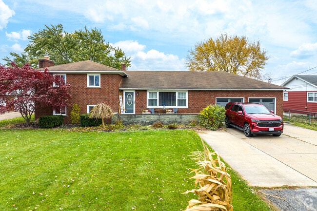 Niagara offers a wide range of home styles, from split-levels to Minimal Traditional designs.