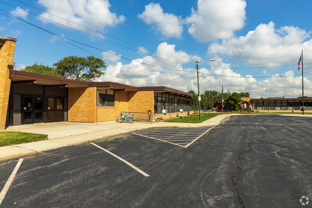 St Bede-Venerable School provides private education in the neighborhood of 
Scottsdale