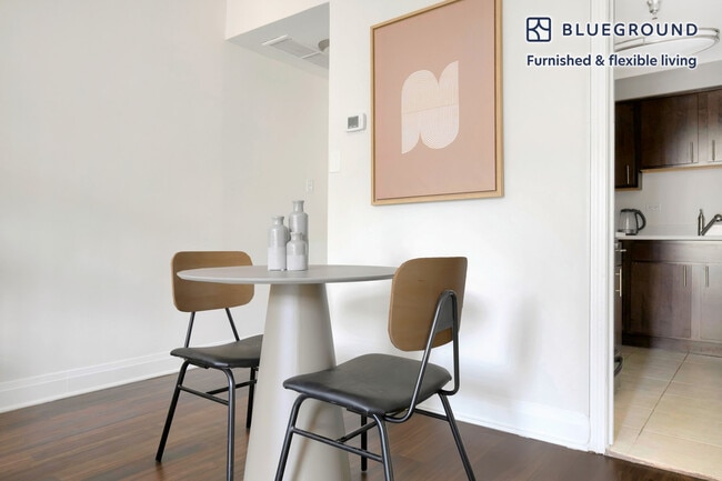 200 E Chestnut St unit FL16-ID623, Chicago, IL 60611 - photo 5