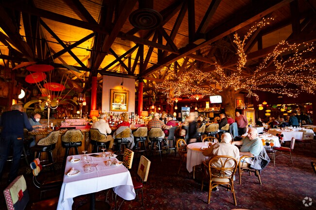 Diners enjoy the local ambiance at St. Charles Place Steakhouse in Southeast Saint Charles.