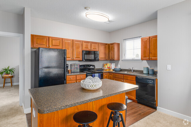 2BR, 2BA - 1099SF - Kitchen
