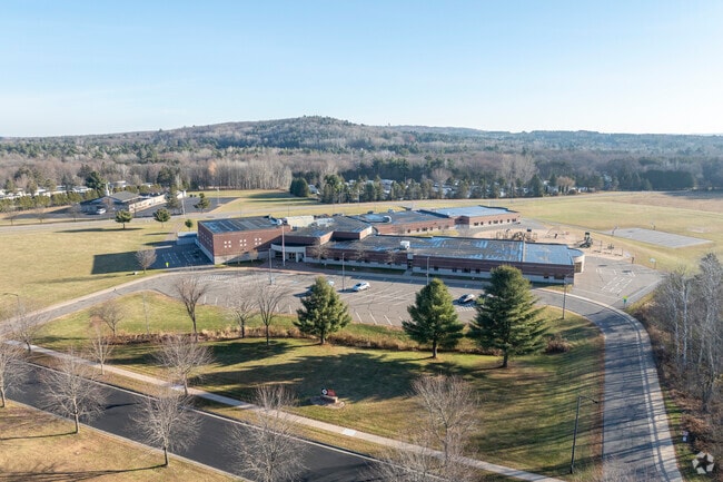 Stettin Elementary School is located conveniently for residents.