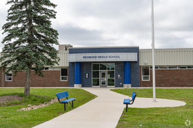 Richmond Middle School earns a B-minus score on Niche.com.