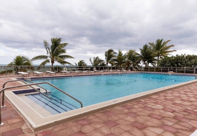 Maison Grande unit 7, Miami Beach, FL 33140 - photo 3