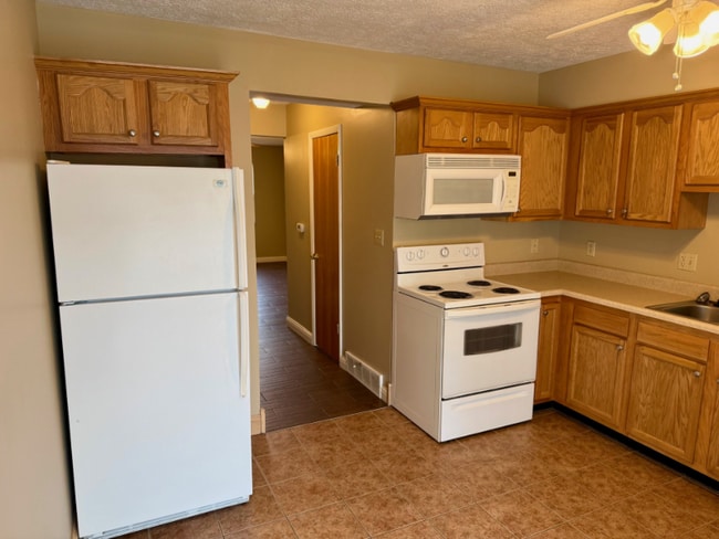 1616 Spring Valley Dr unit Park Place 12, Huntington, WV 25704 - photo 7