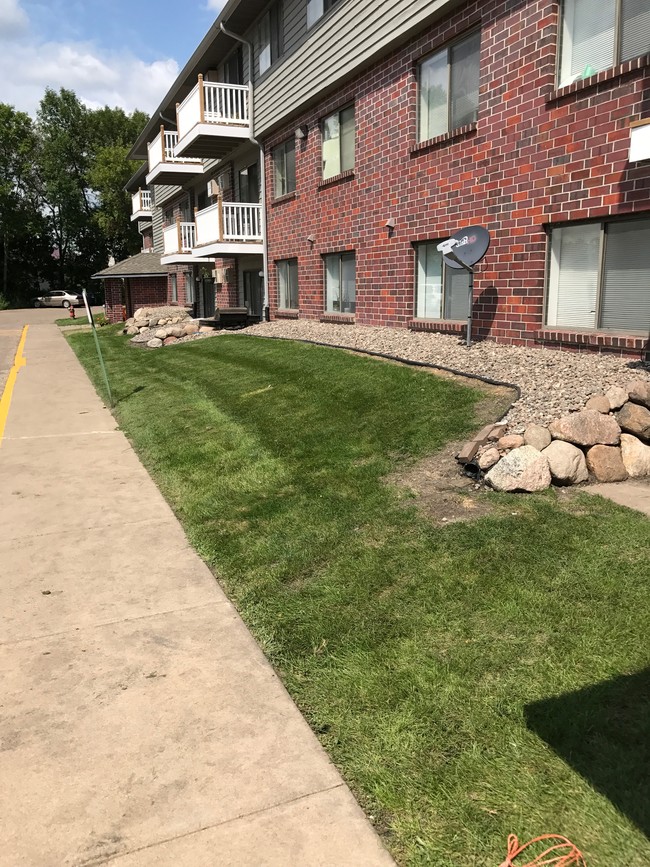 5285 Manchester Dr Unit 105, Maple Plain, MN 55359