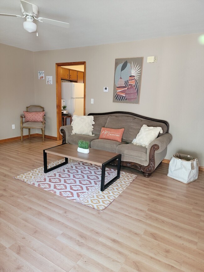 1026 N Jefferson St unit 1026 unit B, Lincoln, IL 62656 - photo 3