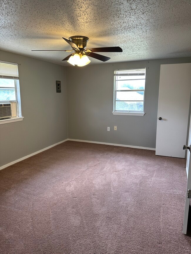 313 N 4th St unit 4, Noble, OK 73068 - photo 6