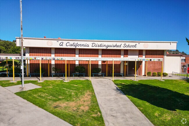 Point Vicente Elementary has a huge courtyard for students to enjoy.