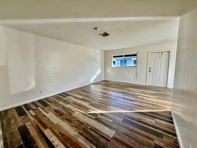 1821 N 17th Ct, Hollywood, FL 33020 - photo 6