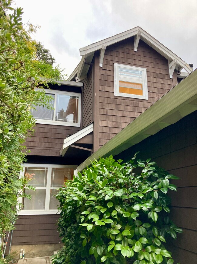 3954 Canon Ave, Oakland, CA 94602