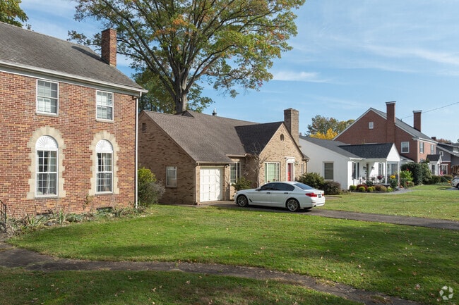 Southeast Hills has a variety of homes built from over the course of the 20th and 21st century.