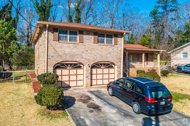 Split level homes along Bontura Court