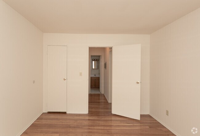 Park Lake Village, Parsippany, NJ 07054 - photo 5