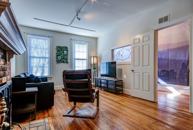 1435 Powhatan St unit ID1014213P, Alexandria, VA 22314 - photo 3