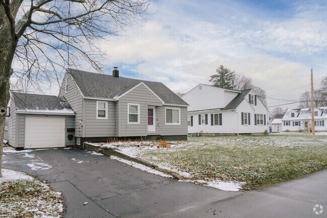 Many homes in Cicero were built in the 1980s and 1990s.