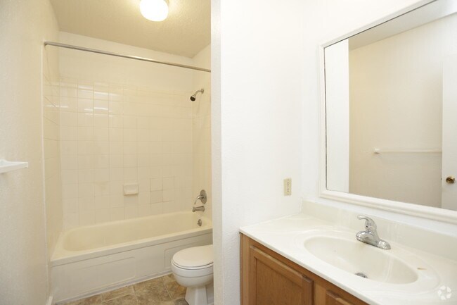 Oak Tree Square, Grandview, MO 64030 - photo 3