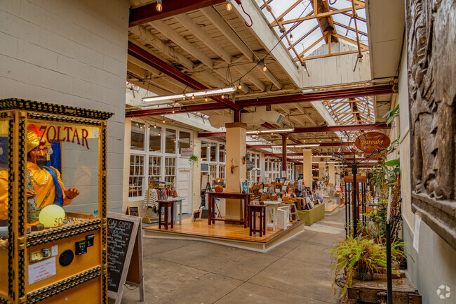 Sunset Park residents shop for top quality art more and more at Old Wilmington City Market.