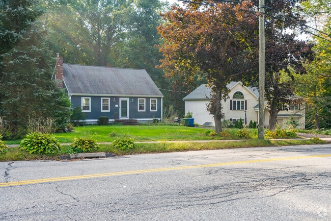East Hampton offers Bi Level and Traditional style homes with well manicured lawns.