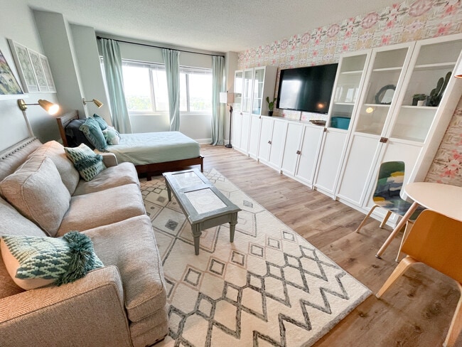 Senate Plaza unit 14C, Columbia, SC 29201 - photo 2