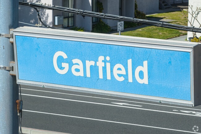 Located just a short drive from the sand, Garfield is a mix of charming single-family homes and modern townhouses, often surrounded by lush, well-manicured lawns. The neighborhood is known for its family-friendly atmosphere, with local parks and playgrounds.
