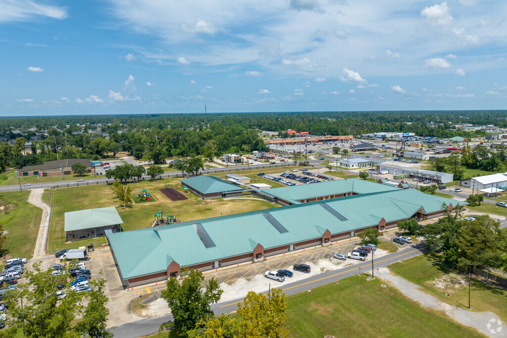 Your kids will enjoy learning in the inspiring atmosphere of Moss Bluff Elementary School.