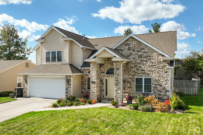 There are several housing styles to choose from in the area of Crestwood.